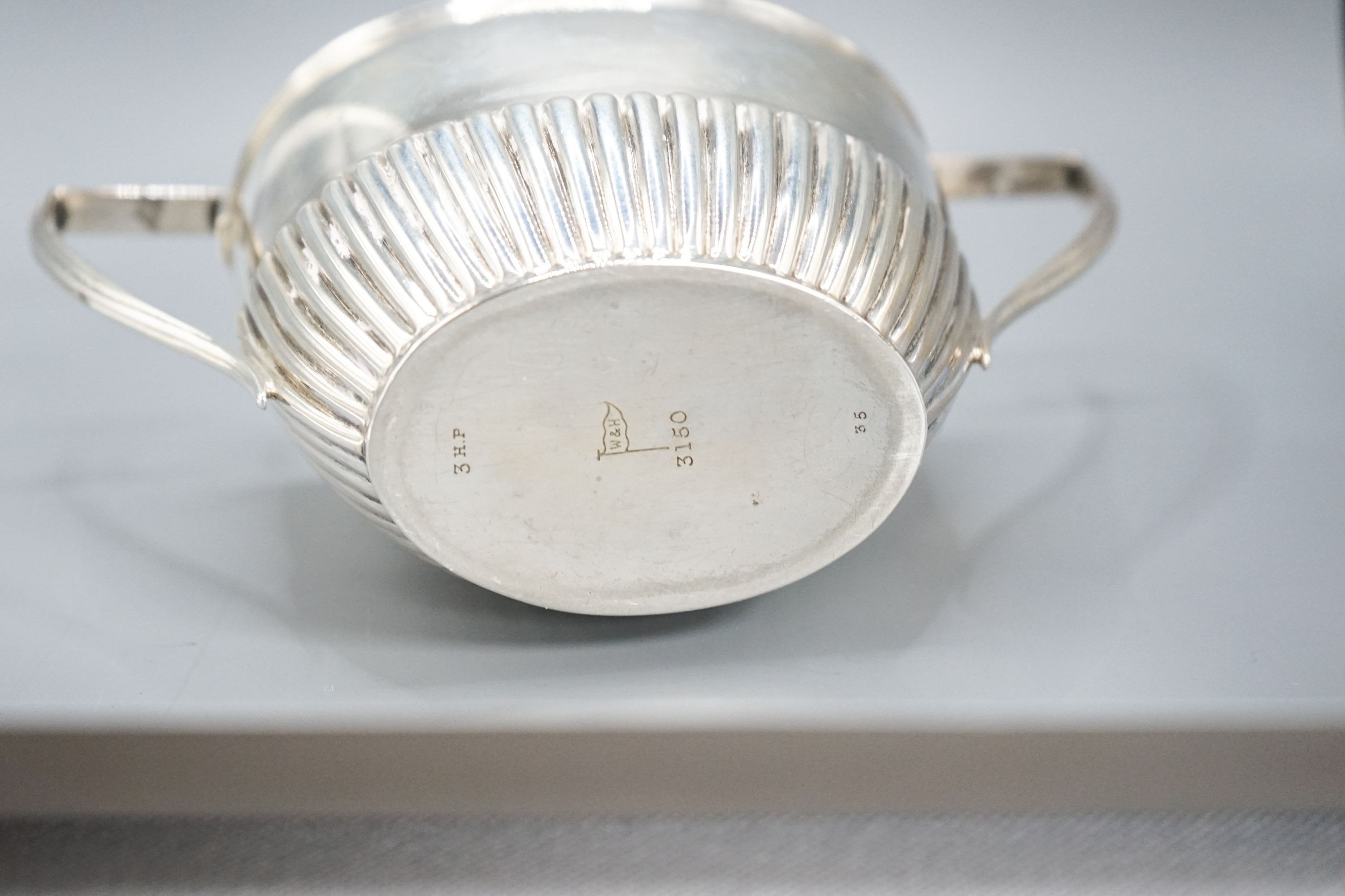 A late Victorian fluted silver cream jug and matching sugar bowl, by Walker & Hall, Sheffield, 1892/3, 13oz.